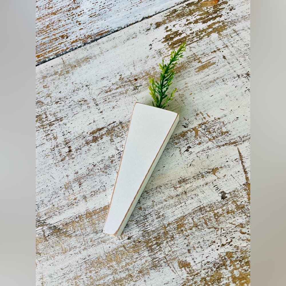 *White Wooden Deco Carrot - Picture 5 of 12